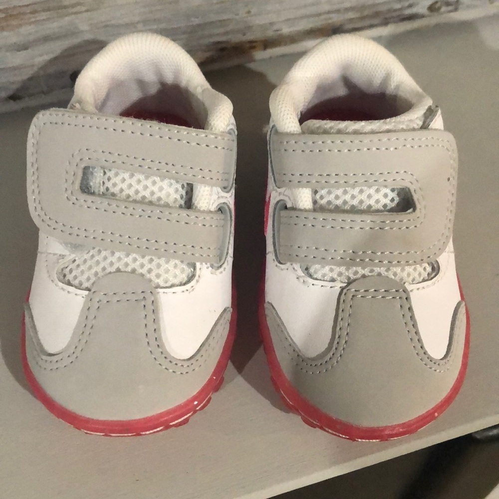 Infant tennis shoes